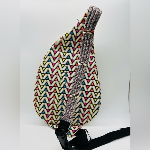 KAVU COLORFUL GEOMETRIC PATTERN SLINGBACK BAG GREAT CONDITION - Picture 3 of 15